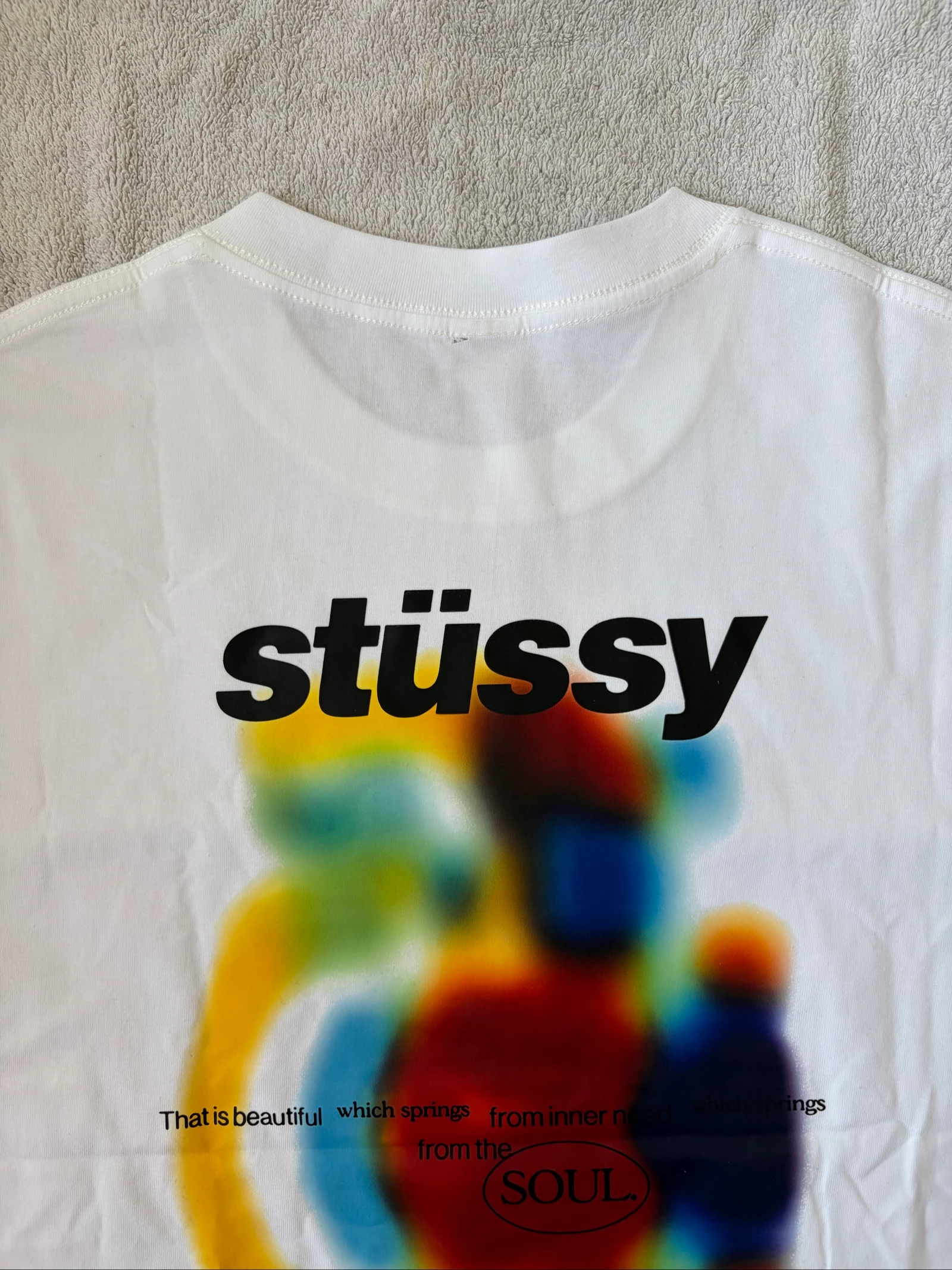 T-Shirt Stussy com marcas de calor – photo 7